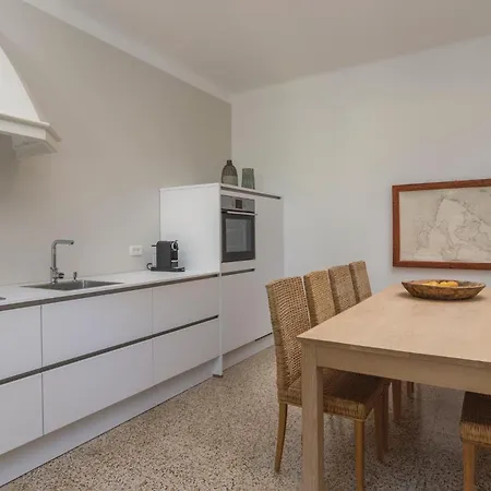 Сasa de vacaciones Awesome In Labin With Kitchen *